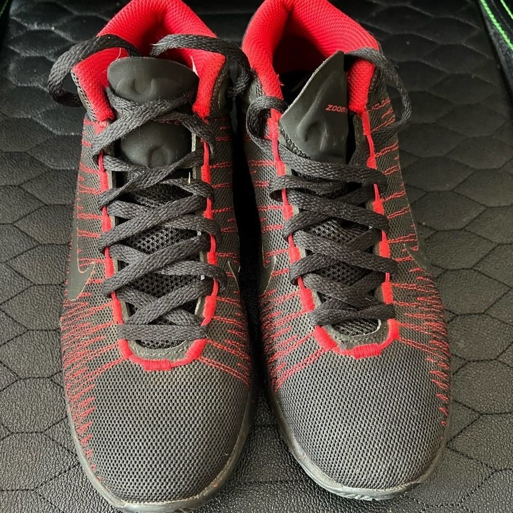 Boys size 4 youth Nike zoom shoes